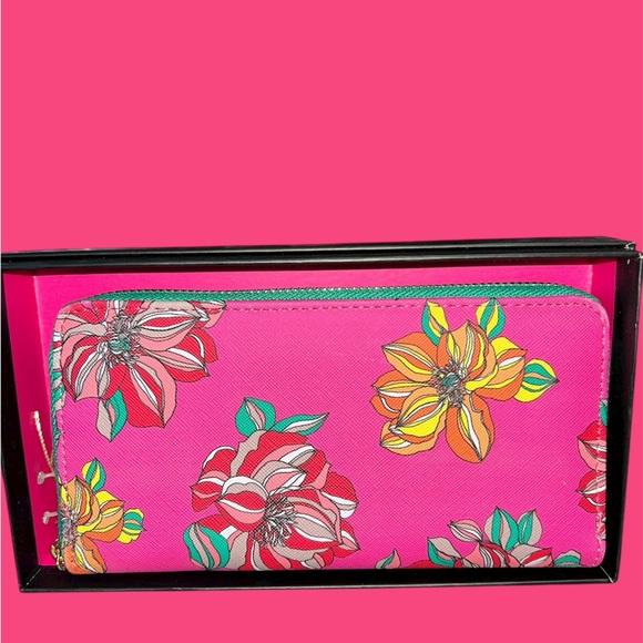 Trina Turk Pink Floral Zippy Wallet New In Box - Picture 1 of 6